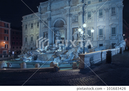 Di Trevi fountain at night in Rome city, Italy Di Trevi fountain at night in Rome city, Italy 101683426