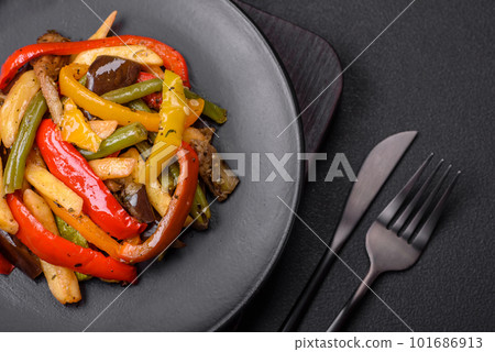 Delicious vegetables steamed peppers, asparagus beans and potatoes Delicious vegetables steamed peppers, asparagus beans and potatoes 101686913