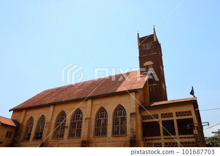 塞拉利昂共和國首都弗里敦市郊基西山上的聖公會教堂 101687703