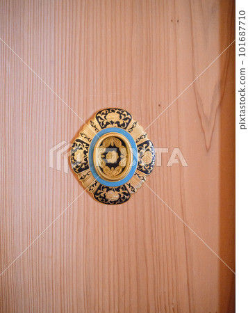 Nagoya Castle Honmaru Palace Peacock Door Door Pull 101687710
