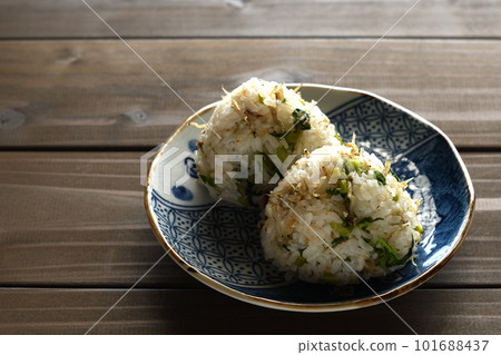 蘿蔔葉飯糰 蘿蔔葉飯糰 101688437