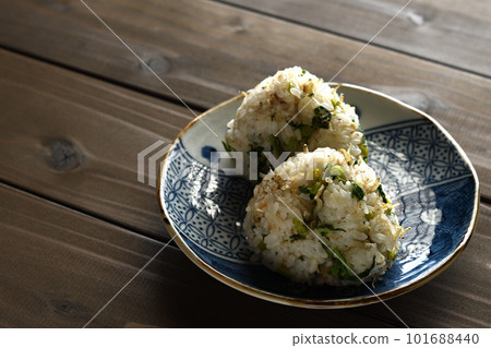 蘿蔔葉飯糰 蘿蔔葉飯糰 101688440