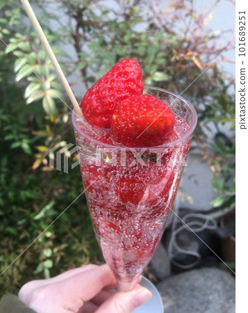 strawberry cider strawberry cider 101689251