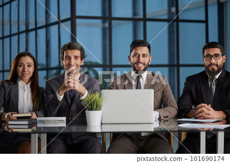 Brainstorming and company development, directors council or analytical departmen 101690174