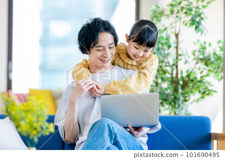 A daughter spoiled by her working father A daughter spoiled by her working father 101690495