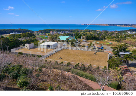 從千葉縣銚子市愛宕山山頂瞭望館西南側的景色(屏風浦、魚部岬、富士山等) 從千葉縣銚子市愛宕山山頂瞭望館西南側的景色(屏風浦、魚部岬、富士山等) 101690660