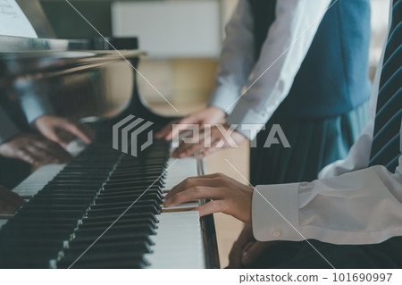 piano, pianoforte, pianos 101690997