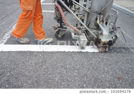 畫停車場線（白線）的人 101694276