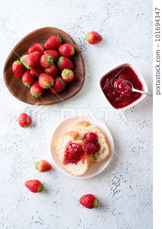 草莓醬長棍麵包 101694347