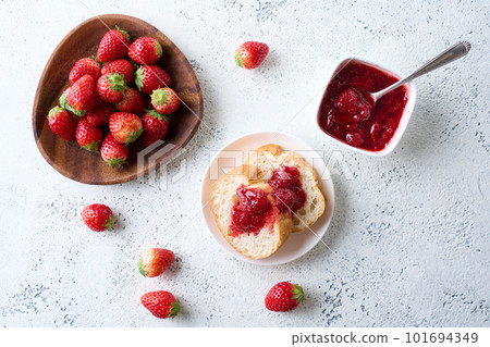 草莓醬長棍麵包 101694349