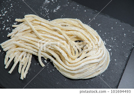 Sanuki udon before boiling 101694493