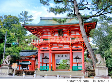 京都今宮神社塔門 京都今宮神社塔門 101696494