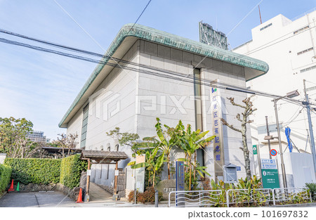江東區,東京芭蕉紀念館在陽光明媚的江東區 江東區,東京芭蕉紀念館在陽光明媚的江東區 101697832