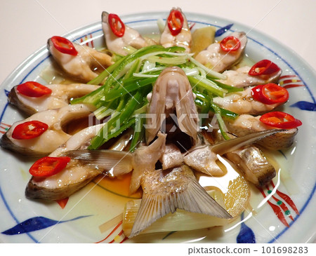 “五常清蒸魚”是洋魚丹托泊菜系的代表。我也喜歡毛澤東。 101698283