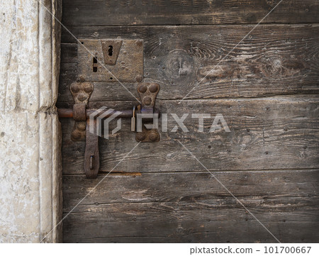metal antique bolt on the old wooden door 101700667