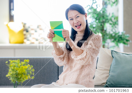 A woman glad to see a passbook A woman glad to see a passbook 101701963