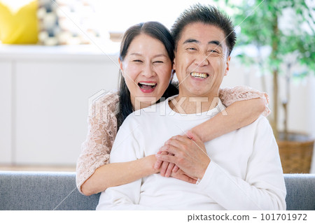 Senior couple friend 101701972