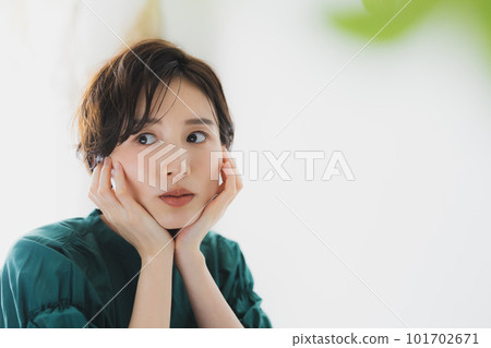 短頭髮的女人 101702671