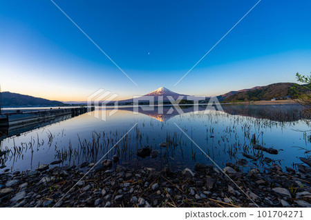 [富士山] 從河口湖看到日出時的富士山 [山梨縣] 101704271