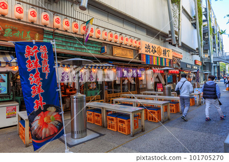 東京澀谷城市景觀,年輕人熙熙攘攘的宮下公園 東京澀谷城市景觀,年輕人熙熙攘攘的宮下公園 101705270