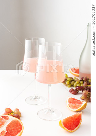 Rose sparkling wine Rose sparkling wine 101705337