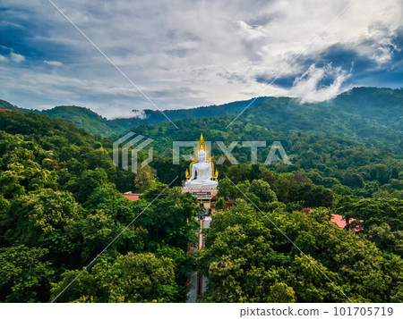 Nakhon Nayok, Thailand, November 1, 2020. Wat Sri Ka Ang, Phra Phuttha Chinnarat Buddha Statue is the largest model in Thailand.. 101705719