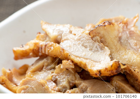 hinepon(橙子醬烤雞)的特寫鏡頭。 hinepon(橙子醬烤雞)的特寫鏡頭。 101706140