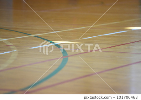 籃球比賽開始前的場地 101706468