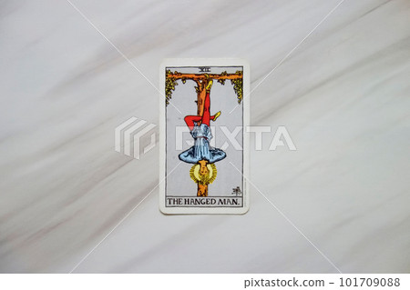 塔羅牌倒吊人 塔羅牌倒吊人 101709088
