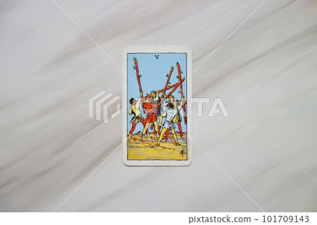 塔羅牌魔杖 5 101709143