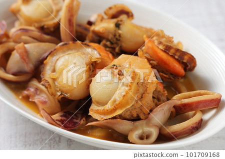 Stir-fried scallops and squid Stir-fried scallops and squid 101709168
