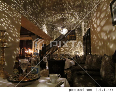 Moroccan illumination found in a restaurant in Marrakech 101710833