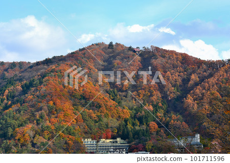 Fuji, Fuji Five Lakes, Lake Kawaguchi, Mt. Tenjo seen from Oike Park, beautifully dyed in autumn leaves, Fujikawaguchiko Town, Yamanashi Prefecture (2) Fuji, Fuji Five Lakes, Lake Kawaguchi, Mt. Tenjo seen from Oike Park, beautifully dyed in autumn leaves, Fujikawaguchiko Town, Yamanashi Prefecture (2) 101711596