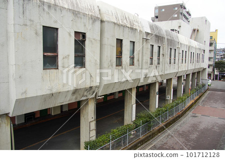 西九州新幹線開通後關閉的JR諫早站前的舊巴士總站 101712128