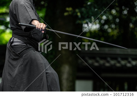 拿著日本刀的人 拿著日本刀的人 101712316