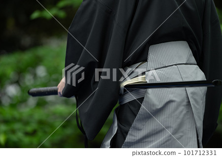 拿著日本刀的人 101712331
