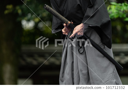 拿著日本刀的人 拿著日本刀的人 101712332