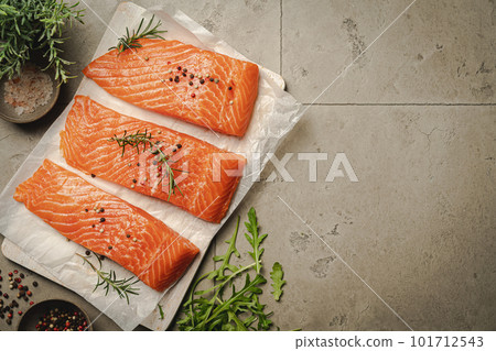 Fresh raw salmon fish fillet Fresh raw salmon fish fillet 101712543