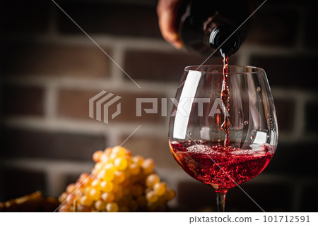 Pouring red wine Pouring red wine 101712591