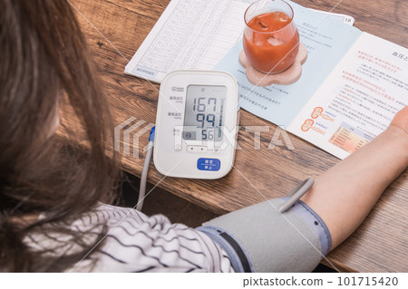 [家庭主婦測血壓偏高] 101715420