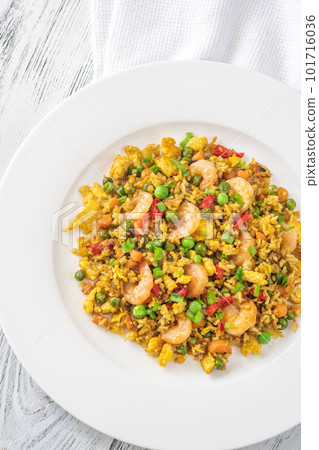 Portion of fried rice 101716036