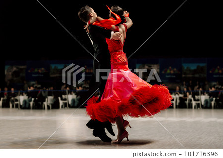 demonstration performance of best dancers in competitive ballroom dancesport 101716396