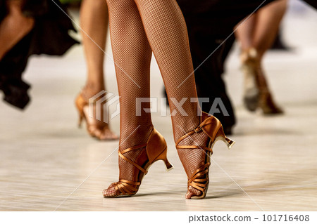 female dancer on his toes, close-up legs in dancing shoes and fishnet black stockings 101716408