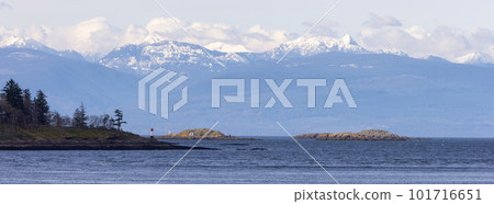 Rocky Shore in Nanaimo, Vancouver Island, British Columbia, Canada 101716651
