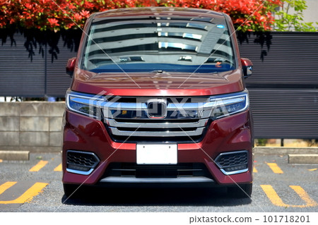 Minivan image 101718201