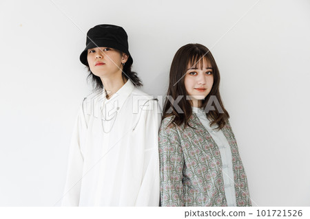 Back-to-back couple Back-to-back couple 101721526