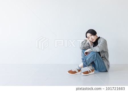 A woman sitting in gym 101721683