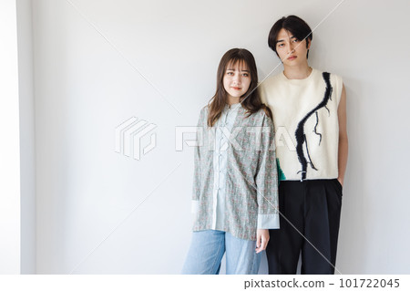 stylish couple cuddling stylish couple cuddling 101722045