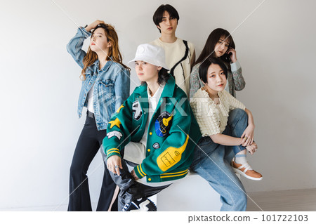 Z 世代男性和女性 Z 世代男性和女性 101722103