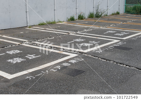 Closed paid parking 101722549